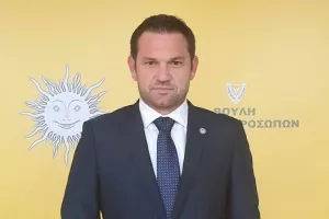 ΣΠΥΡΟΣ/Άσχετοι αυτοί που ανέλαβαν να "καθαρίσουν" (Aιχμές για Υπουργό)