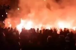Tο… έκαψαν στην κοπή της βασιλόπιτας (βίντεο)
