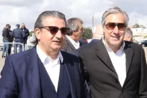 Μαζί/Αντίπαλοι