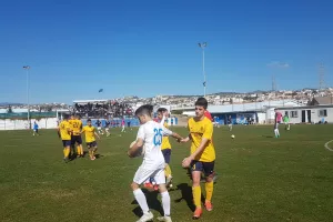 Γαλαζοκίτρινο το ντέρμπι Κ16