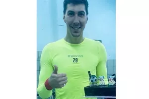 Παντιλιμόν... με τούρτα και μήνυμα