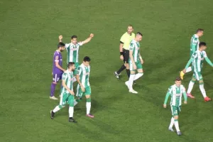Βλέπει ημιτελικά με ΚΟΥΣΟΥΛΟ! (φώτος)