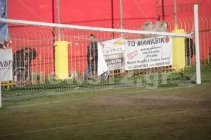 Ξεκόλλησε το οριζόντιο δοκάρι εν ώρα αγώνα! (φώτος)