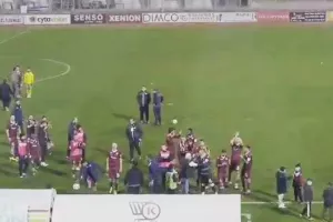 ΒΙΝΤΕΟ/Το βράδυ έκλεισε με αποθέωση και συνθήματα!