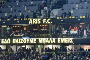Κλήση σε απολογία της ΠΑΕ Άρης για τρία πλαστικά ποτήρια!