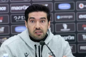 Φερέιρα: «Πιο τυχερός ο Ολυμπιακός