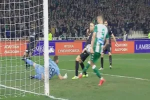 Το VAR ακύρωσε το γκολ του Μακέντα για χέρι