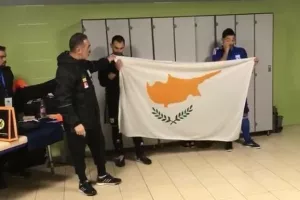 ΣΥΓΚΛΟΝΙΣΤΙΚΗ ΟΜΙΛΙΑ: "Κύπρος, η μάνα μας! Δώστε της οξυγόνο!" (βίντεο)