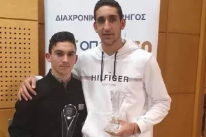 Συγχαίρει Σιαπάνη...