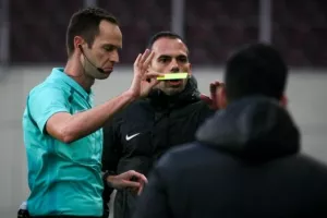 "Στο τέλος δεν θα έρχονται ούτε ξένοι διαιτητές"