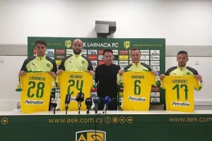 AEK - KΟΝΤΕ: Παρουσίασε τις μεταγραφές (φώτος/δηλώσεις)