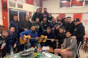 Δεξίωση... με κιθάρα και τραγούδι