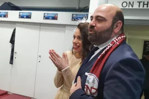 Από την εκκλησία στο "Τάσος Μάρκου" οι νιόπαντροι! (φώτος)