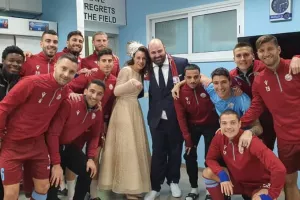 Από την εκκλησία στο "Τάσος Μάρκου" οι νιόπαντροι! (φώτος)