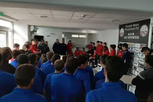 Έσβησαν κεράκια (ΦΩΤΟΣ)