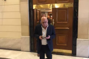 ΕΣΠΕΥΣΜΕΝΑ στο νοσοκομείο ο Γιώργος Κούμας