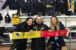 Τριάδα... με κασκόλ
