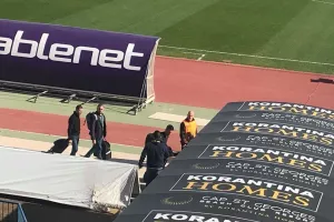 Στο γήπεδο οι ρεφ...