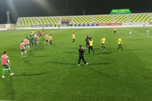 ΔΙΠΛΟ στην Αρένα και παραμένει ζωντανός! (Φώτος)