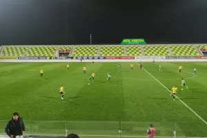 ΔΙΠΛΟ στην Αρένα και παραμένει ζωντανός! (Φώτος)