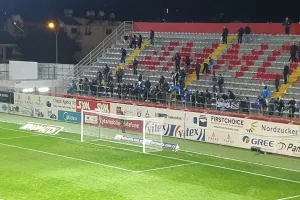 Η φανέλα στην εξέδρα (φώτος)