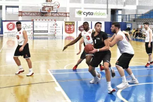 Εύκολα το Πανεπιστήμιο Λευκωσίας (φώτος)
