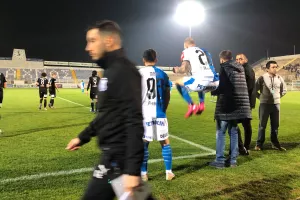 ΔΙΠΛΗ κίνηση ο Σωφρόνης 