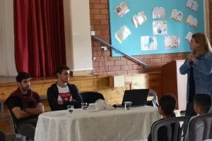 Σάστρε και Κίβενι δίπλα στα παιδιά (φώτος)