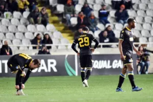 Άσχημη βραδιά και βαριά ήττα για ΑΠΟΕΛ (Φώτος)