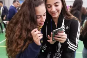 Απόλλων - ΑΕΛ: Αγκαλιασμένοι στο Λύκειο Πολεμιδιών (φώτος)