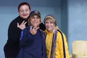 ΜΗΔΕΝ και… ΟΛΑ ανοιχτά! (φώτος)