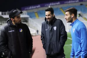"Πηγαδάκια" πριν τη... σέντρα