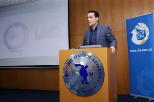 (ΦΩΤΟΣ kerkida) Η παρουσίαση του VAR στους Αθλ. Συντάκτες 