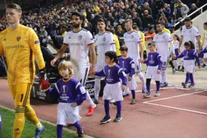 Άσχημη βραδιά και βαριά ήττα για ΑΠΟΕΛ (Φώτος)