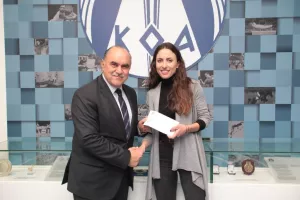 Επιβράβευσε τους πρωταθλητές – φοιτητές με το σχέδιο υποτροφιών