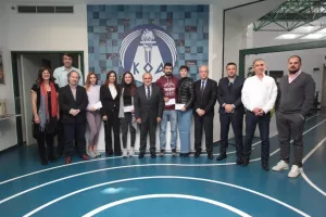 Επιβράβευσε τους πρωταθλητές – φοιτητές με το σχέδιο υποτροφιών