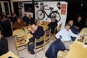 Γ' Κατηγορία: Κοπή βασιλόπιτας (φώτος)