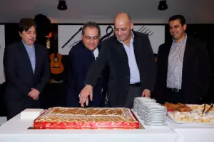 Γ' Κατηγορία: Κοπή βασιλόπιτας (φώτος)