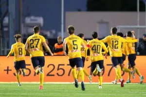 "Γαλαζοκίτρινο" με... ΜΑΕστρο! (φώτος)