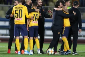 "Γαλαζοκίτρινο" με... ΜΑΕστρο! (φώτος)