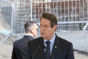 (ΦΩΤΟΣ/ΒΙΝΤΕΟ) Κατέθεσε τον θεμέλιο λίθο ο ΠτΔ
