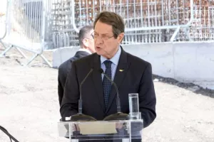 (ΦΩΤΟΣ/ΒΙΝΤΕΟ) Κατέθεσε τον θεμέλιο λίθο ο ΠτΔ