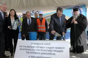 (ΦΩΤΟΣ/ΒΙΝΤΕΟ) Κατέθεσε τον θεμέλιο λίθο ο ΠτΔ