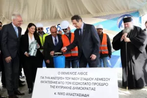 (ΦΩΤΟΣ/ΒΙΝΤΕΟ) Κατέθεσε τον θεμέλιο λίθο ο ΠτΔ