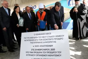 (ΦΩΤΟΣ/ΒΙΝΤΕΟ) Κατέθεσε τον θεμέλιο λίθο ο ΠτΔ