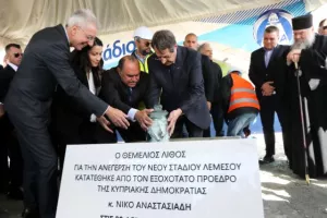 (ΦΩΤΟΣ/ΒΙΝΤΕΟ) Κατέθεσε τον θεμέλιο λίθο ο ΠτΔ