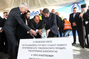 (ΦΩΤΟΣ/ΒΙΝΤΕΟ) Κατέθεσε τον θεμέλιο λίθο ο ΠτΔ
