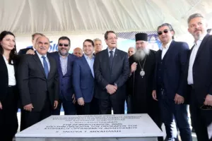 (ΦΩΤΟΣ/ΒΙΝΤΕΟ) Κατέθεσε τον θεμέλιο λίθο ο ΠτΔ