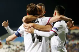 Άσχημη βραδιά και βαριά ήττα για ΑΠΟΕΛ (Φώτος)