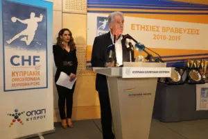Οι πρωταγωνιστές του χάντμπολ τιμήθηκαν σε μια λαμπρή γιορτή (φώτος)